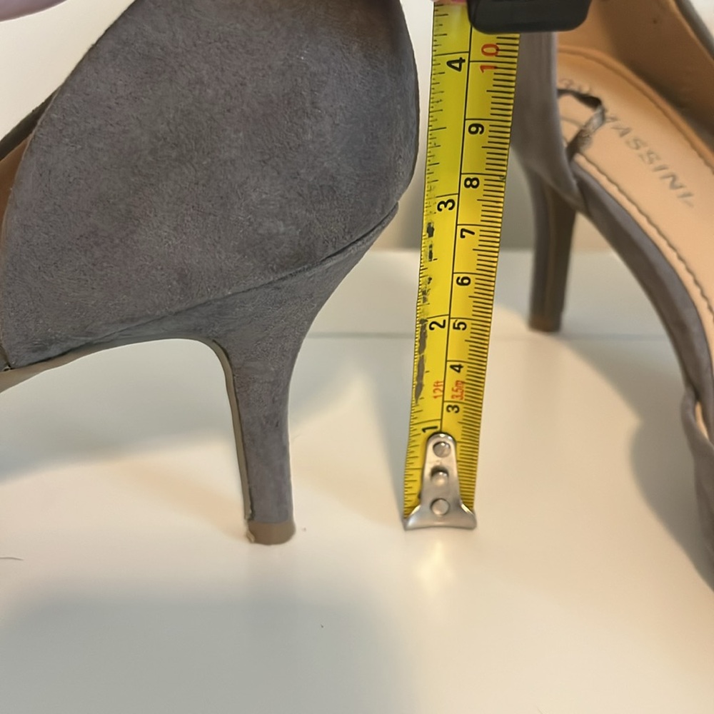 Massini Gray Pointed Toe Heels 💖 - Picture 9 of 11